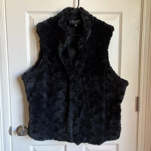 Parkhurst Black Faux Fur Vest - Picture 1 of 7
